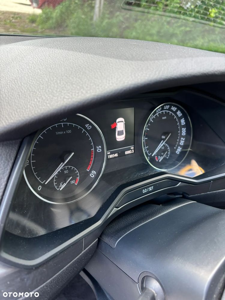 Skoda Superb 2.0 TDI Style DSG - 28