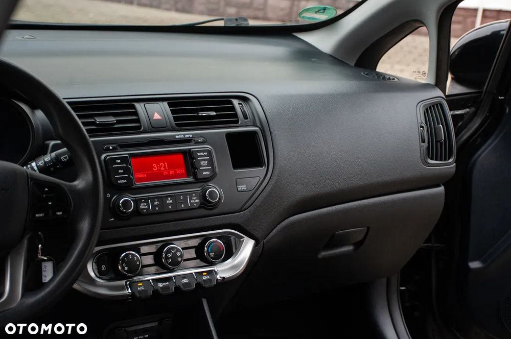 Kia Rio 1.2 Business Line - 32