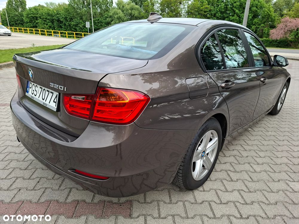 BMW Seria 3 320i - 7