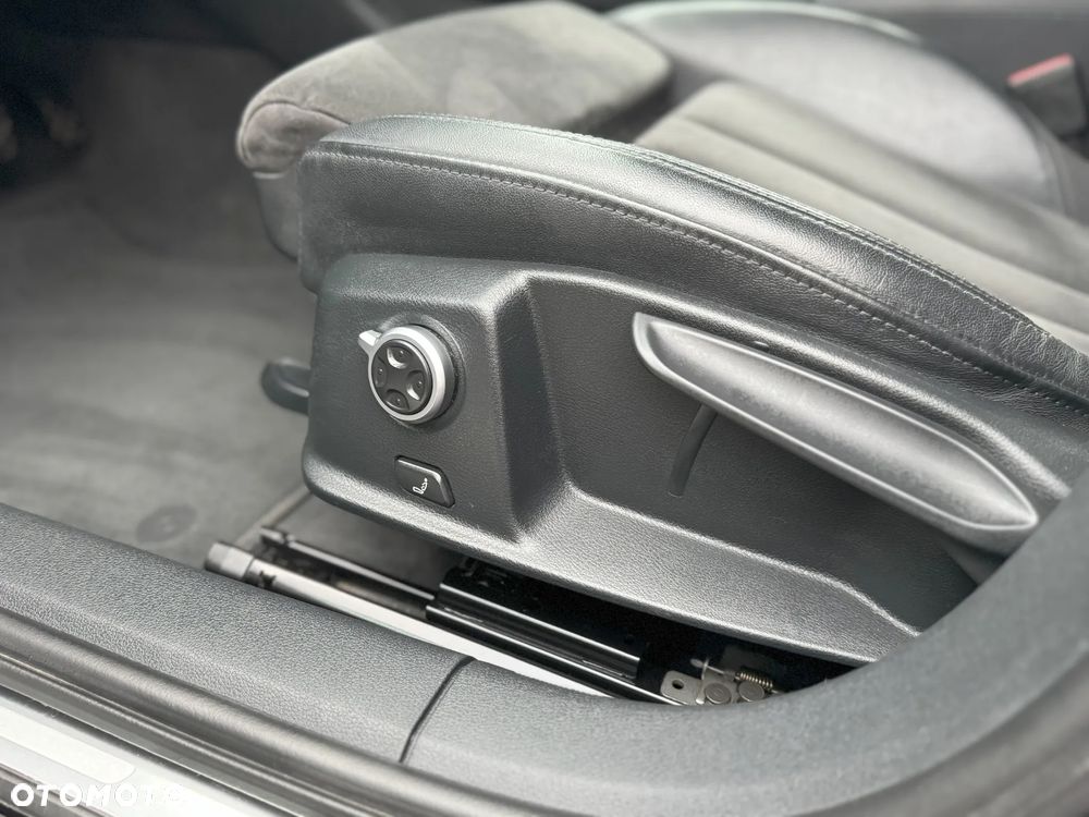 Audi A4 2.0 TDI S tronic sport - 37