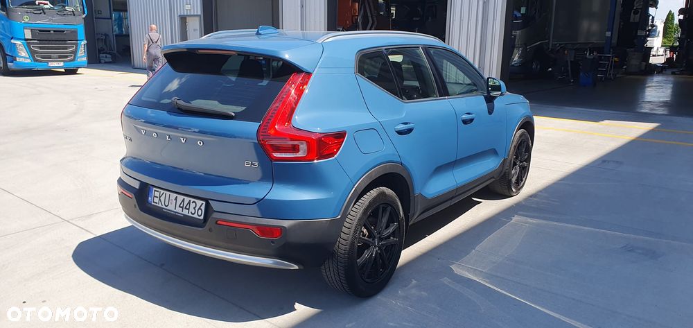 Volvo XC 40 B3 Plus Dark - 3