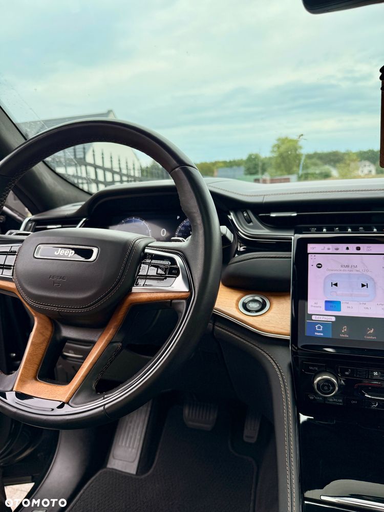 Jeep Grand Cherokee - 24