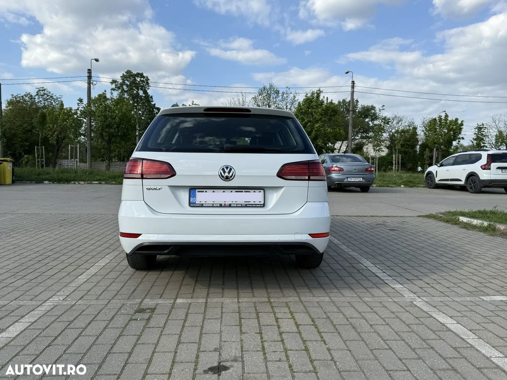 Volkswagen Golf - 11