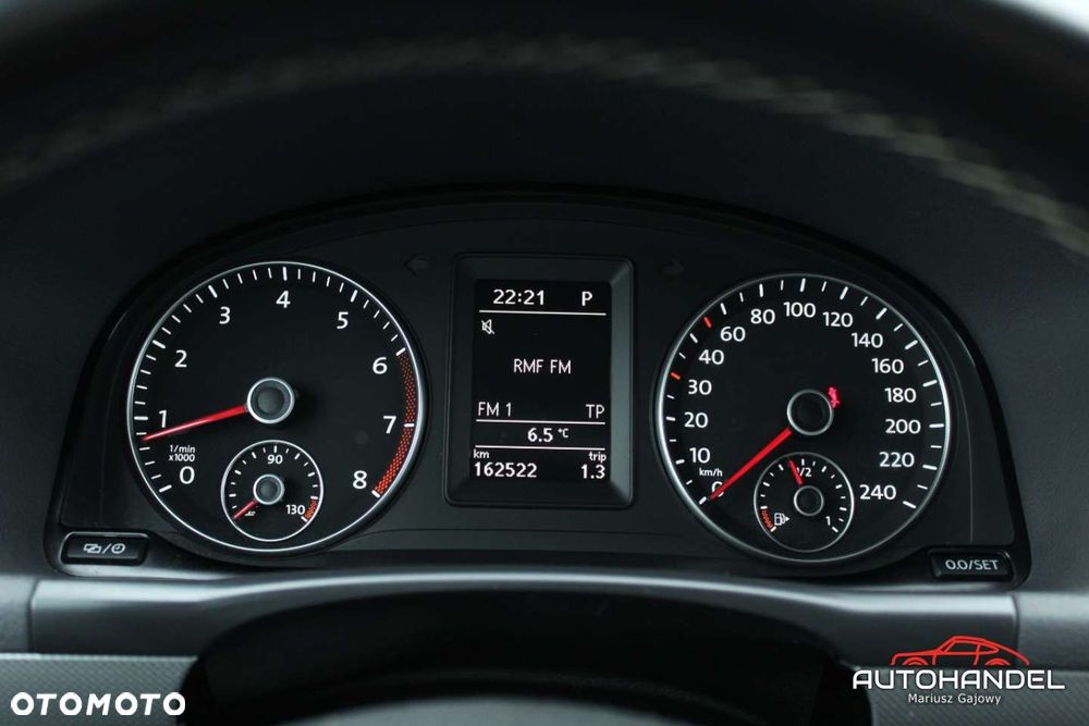 Volkswagen Touran - 10