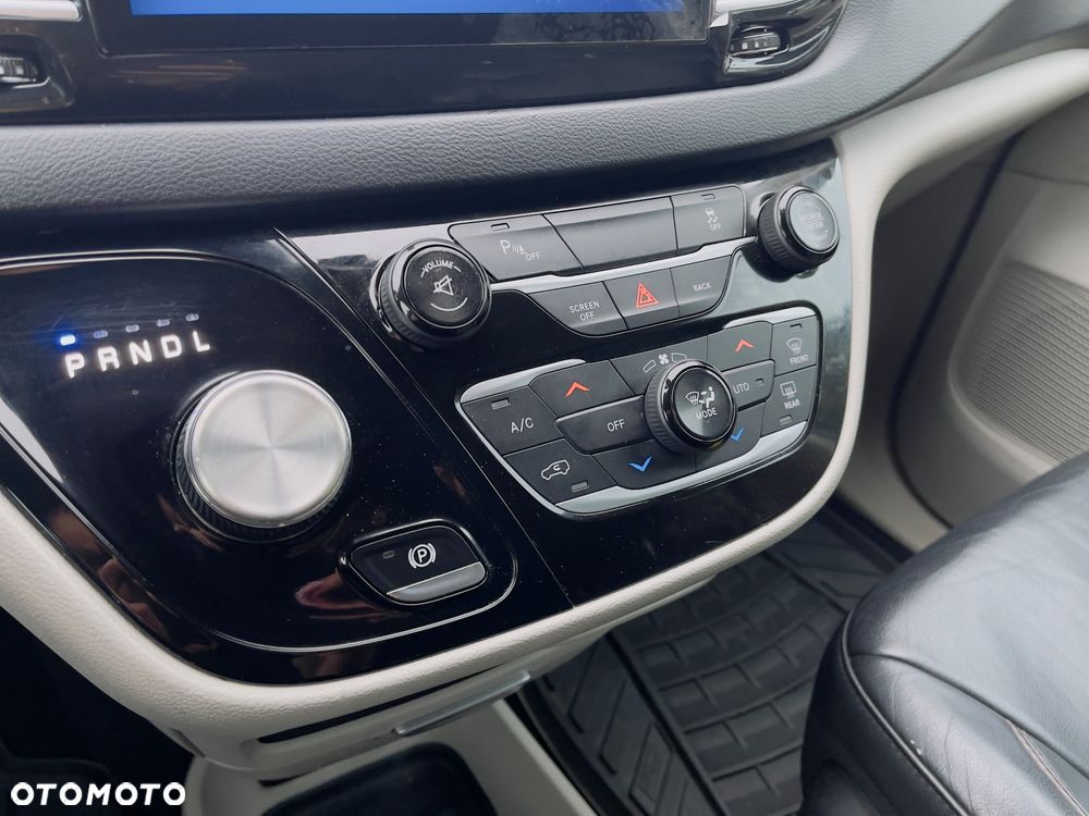 Chrysler Pacifica - 12