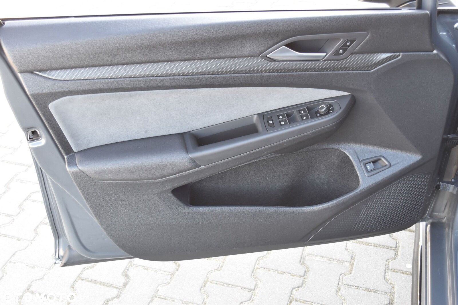 Volkswagen Golf VIII 2.0 TSI Style DSG - 27