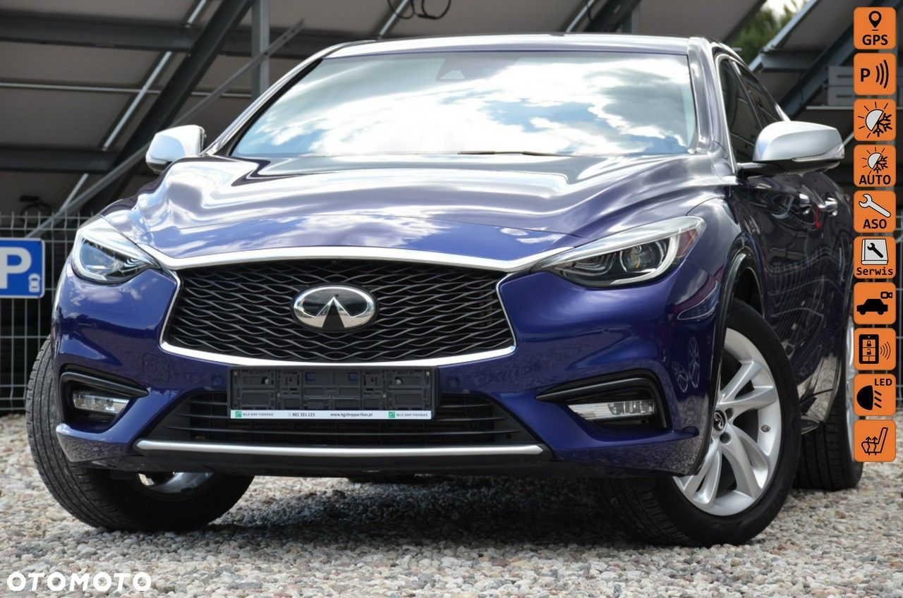 Infiniti Q30 - 1
