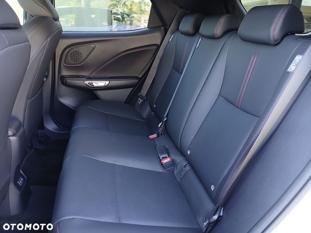 Lexus LBX 1.5 Hybrid Emotion - 7