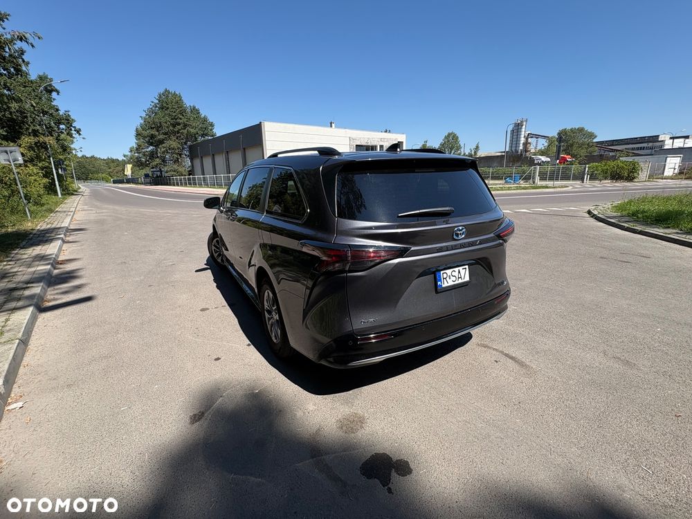 Toyota Sienna - 2