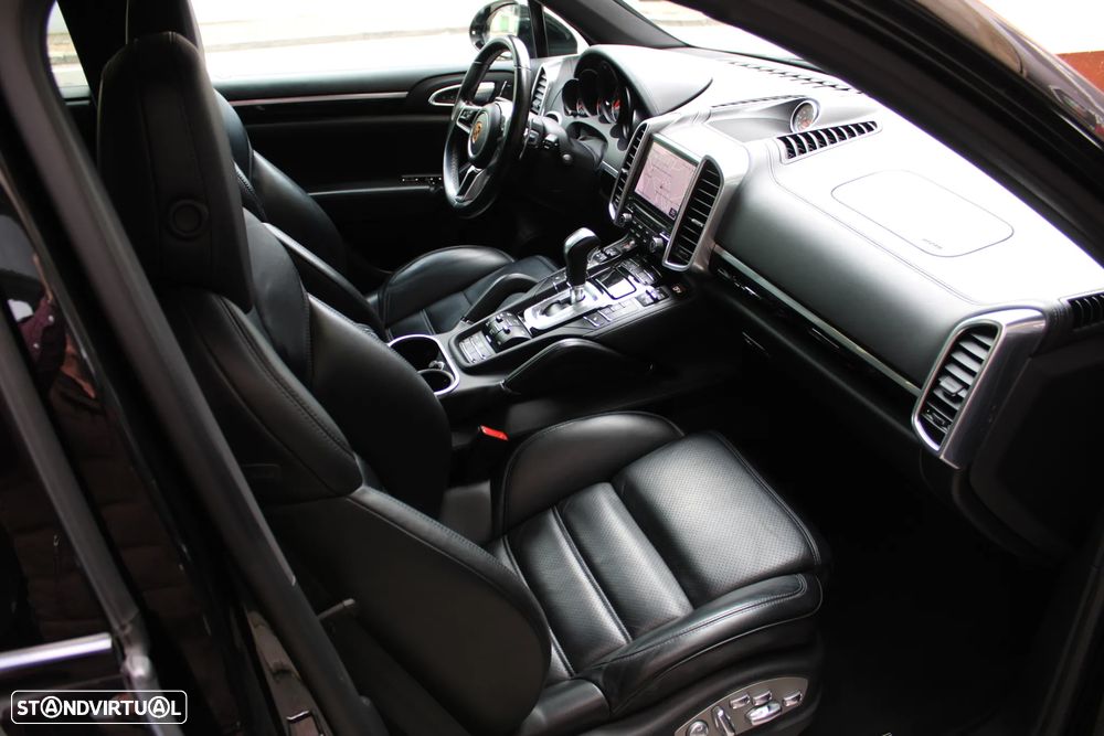 Porsche Cayenne Platinum Edition - 30