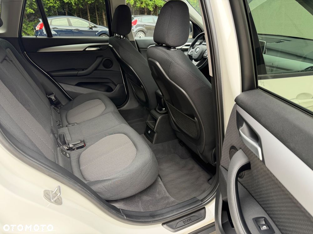 BMW X1 sDrive18i - 13