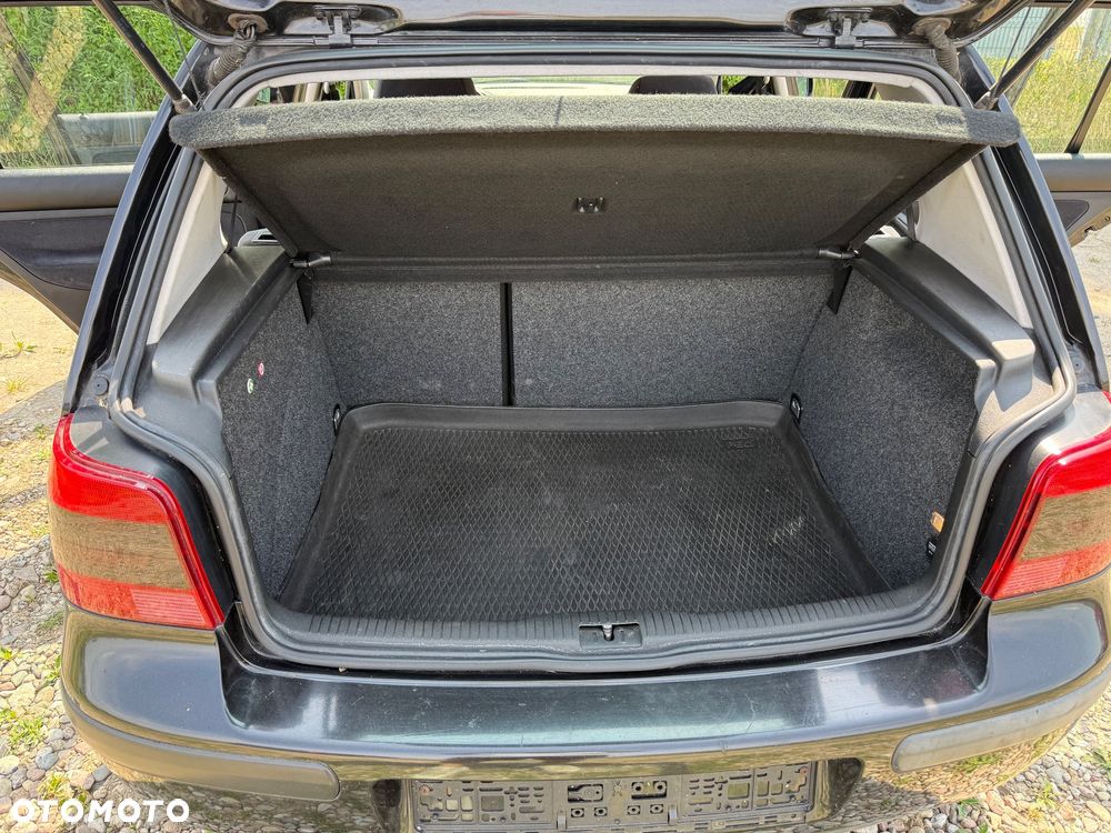 Volkswagen Golf 1.6 - 17