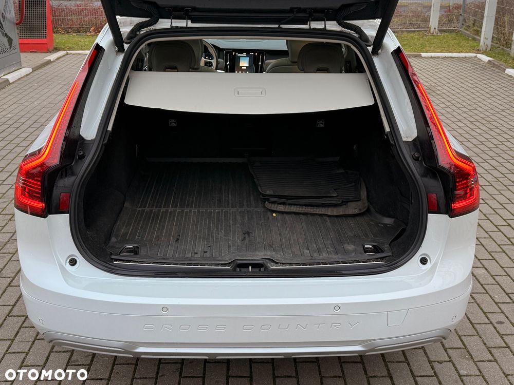 Volvo V90 Cross Country B5 D AWD Ultimate - 21