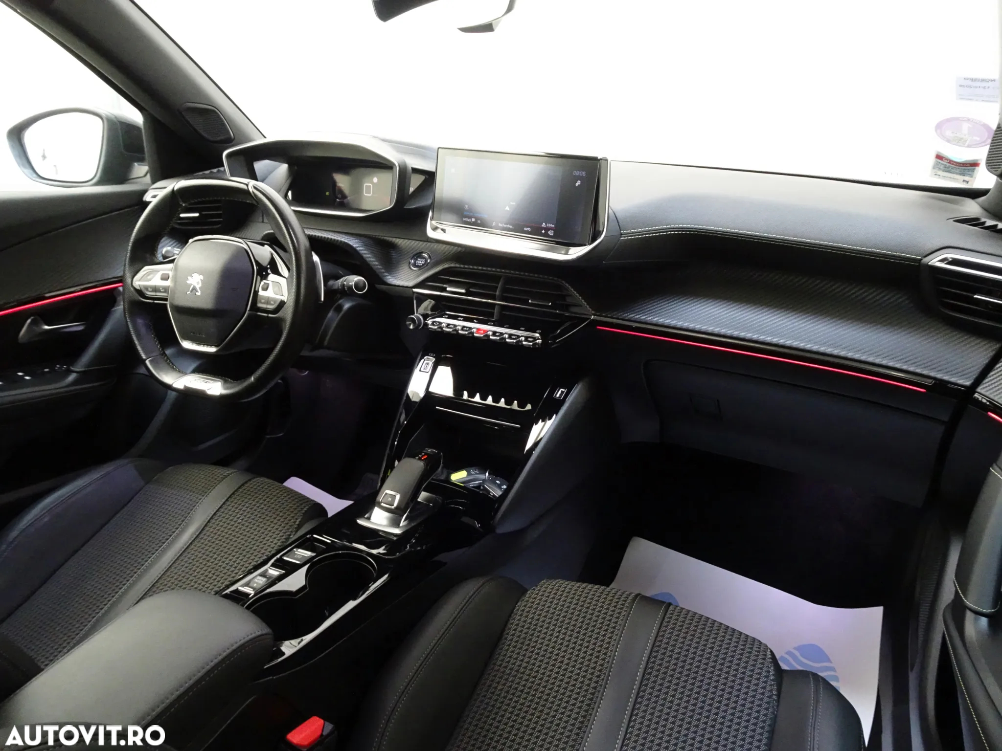 Peugeot 2008 PureTech 130 EAT8 GT - 15