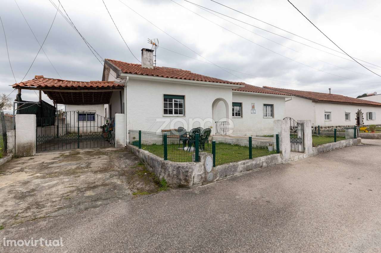 Duas Moradias Geminadas com Jardim e Logradouro | Cernache - Grande imagem: 3/34