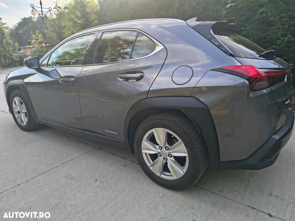 Lexus UX 250h Business Edition - 26