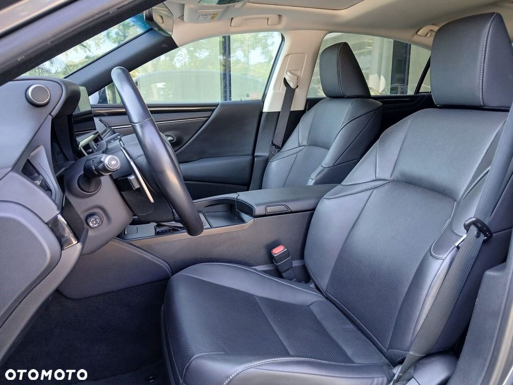 Lexus ES 300h Business Edition - 6