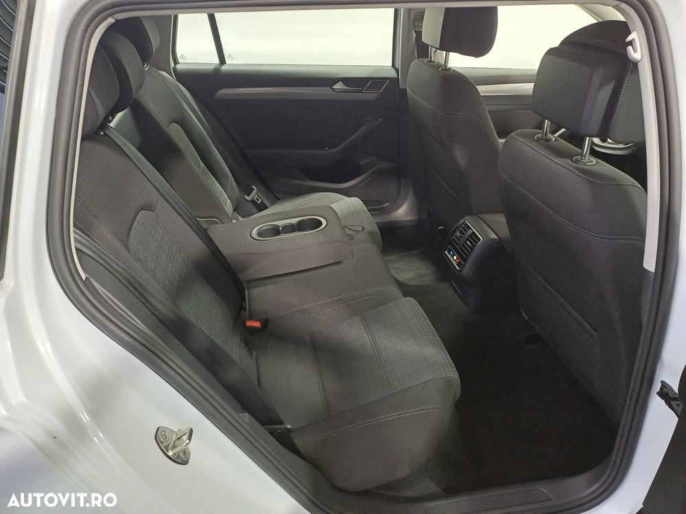 Volkswagen Passat Variant 2.0 TDI DSG Comfortline - 34
