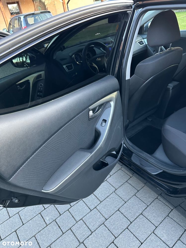 Hyundai Elantra 1.6 Comfort - 29