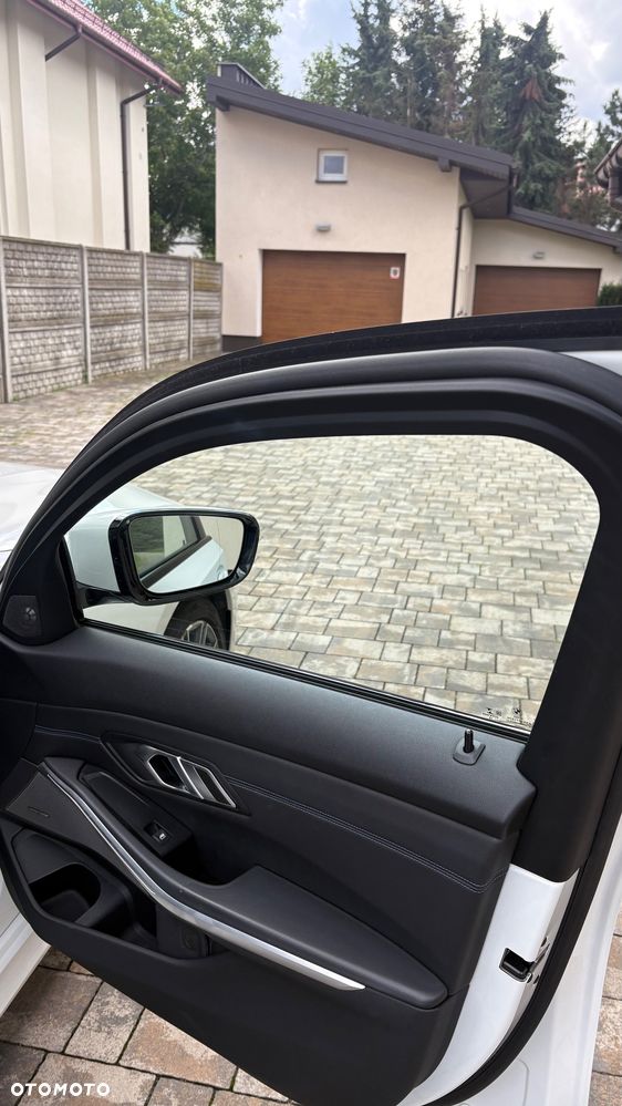 BMW Seria 3 320d xDrive M Sport - 15