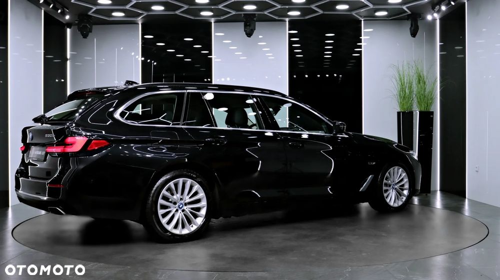 BMW Seria 5 530e xDrive PHEV - 10