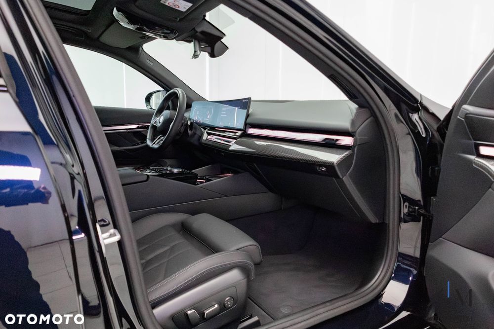 BMW Seria 5 520d xDrive - 28