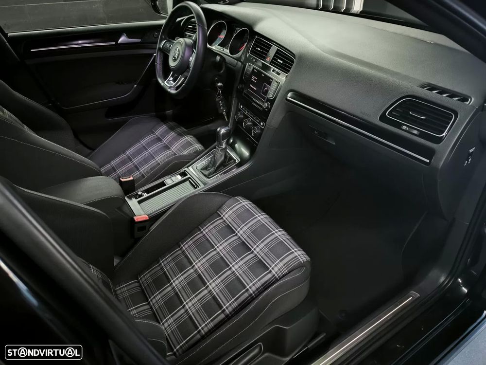 VW Golf 2.0 TDI GTD DSG - 21