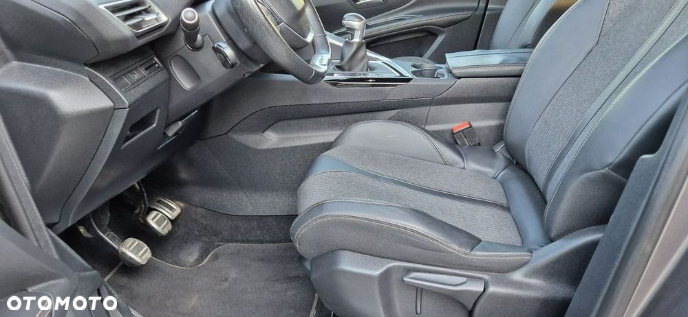 Peugeot 5008 - 17