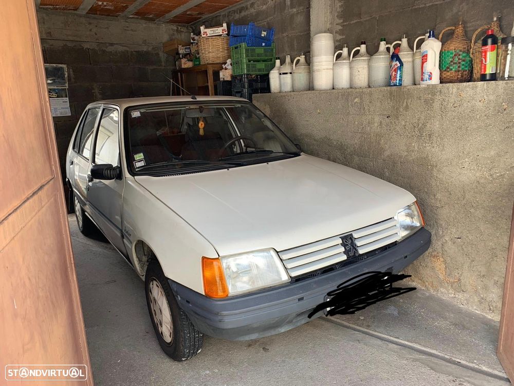 Peugeot 205 - 1