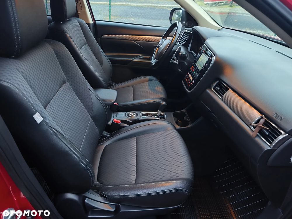 Mitsubishi Outlander 2.0 4WD Invite - 33