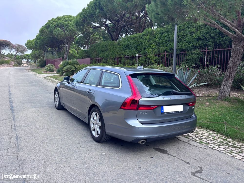 Volvo V90 2.0 D4 Momentum Geartronic - 3