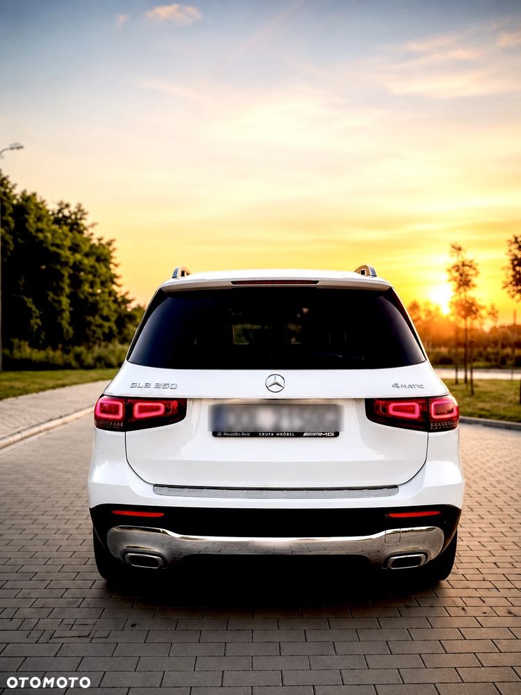 Mercedes-Benz GLB 250 4-Matic 8G-DCT - 12
