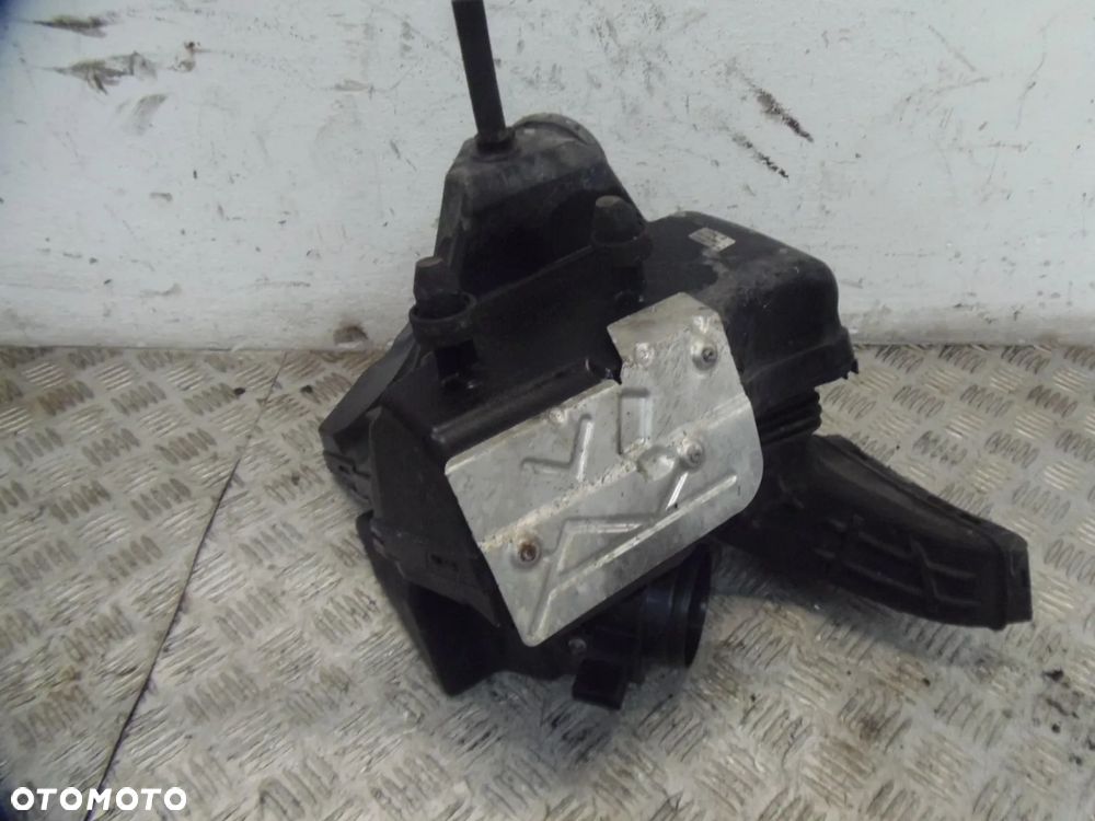 AUDI A4 B8 1.8TFSI OBUDOWA FILTRA POWIETRZA - 4