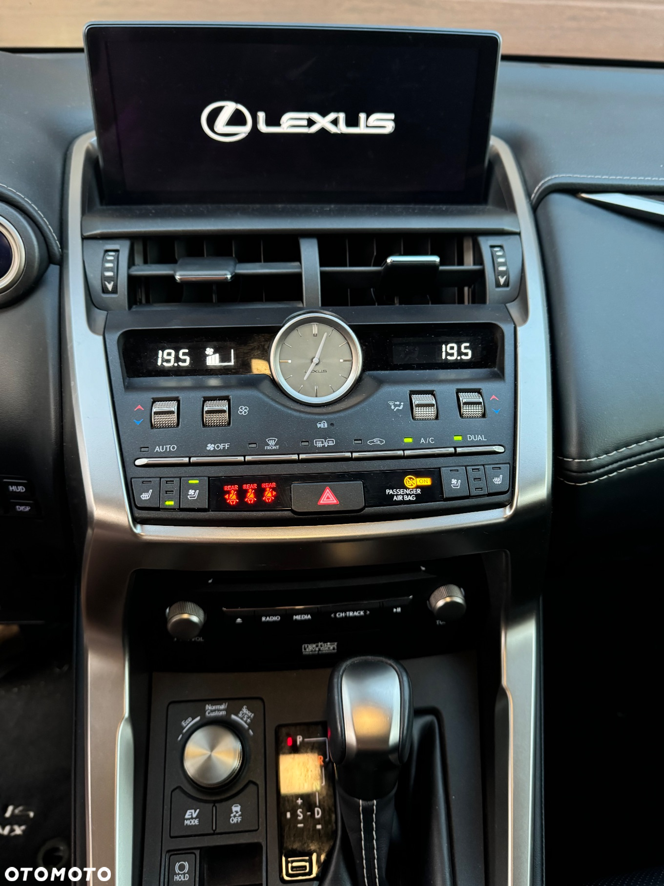 Lexus NX 300h Business Edition AWD - 6