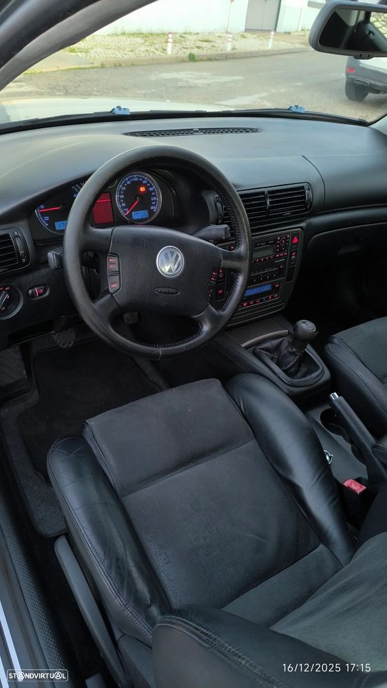 VW Passat 1.9 TDi Highline - 32