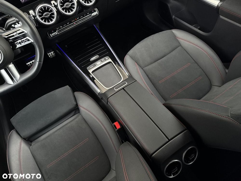 Mercedes-Benz GLA - 16