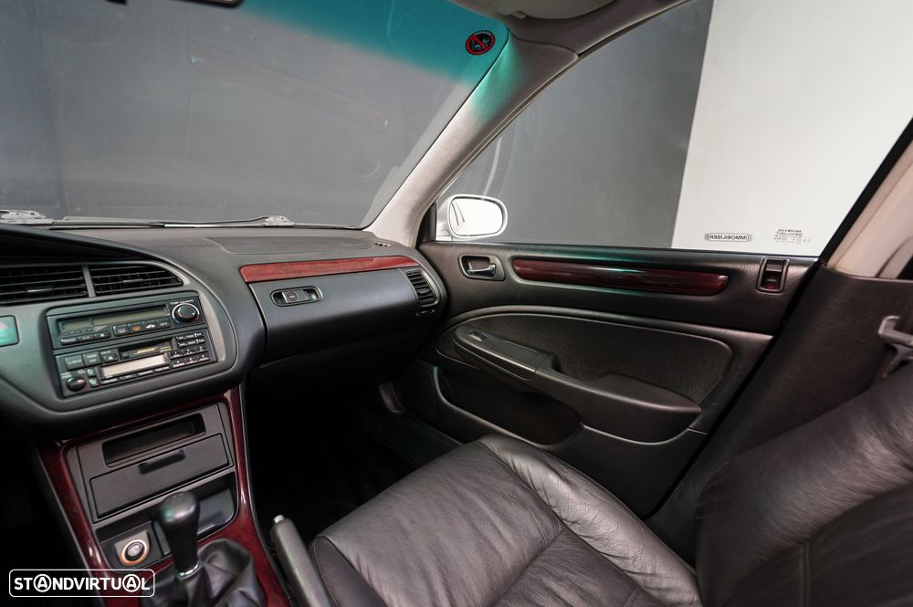 Honda Accord 2.0 ES - 12