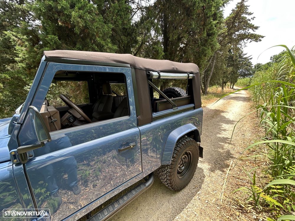 Land Rover Defender 90 2.5 Td5 Soft Top - 26