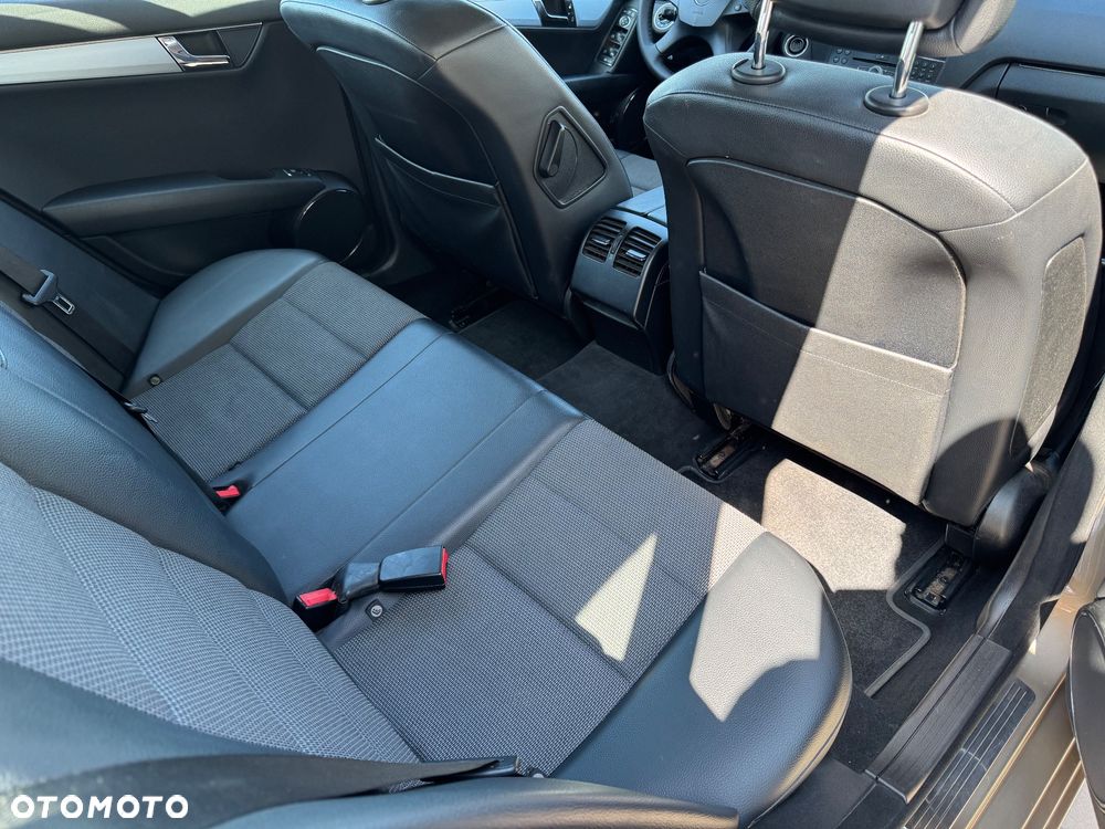 Mercedes-Benz Klasa C 220 CDI DPF Automatik Avantgarde - 11