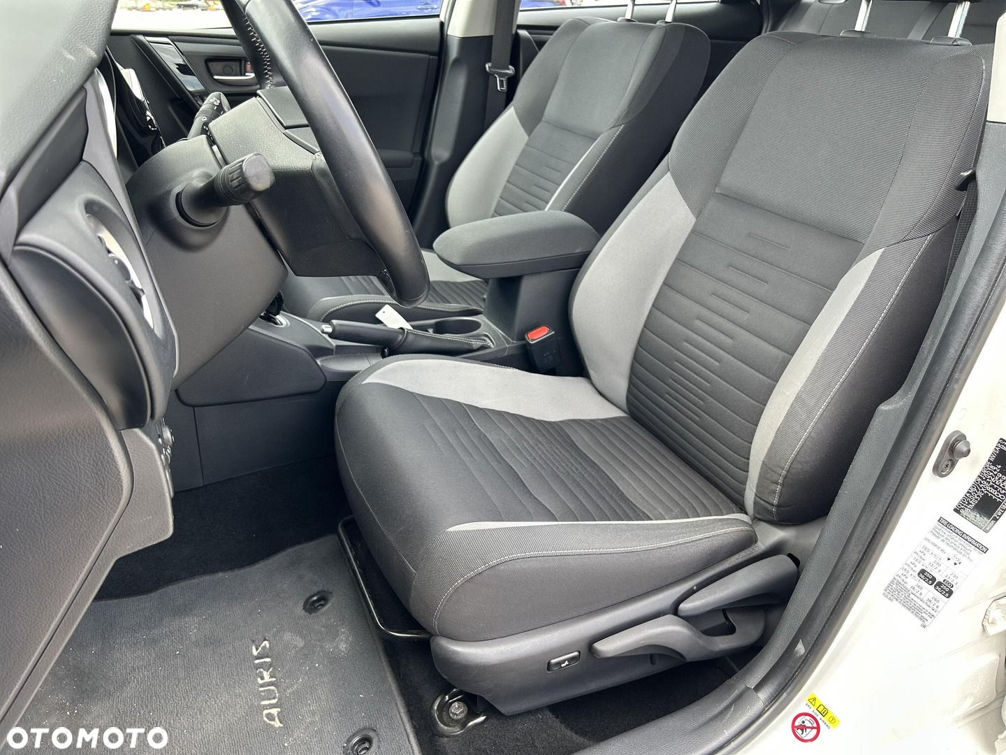 Toyota Auris Hybrid 135 Premium - 10