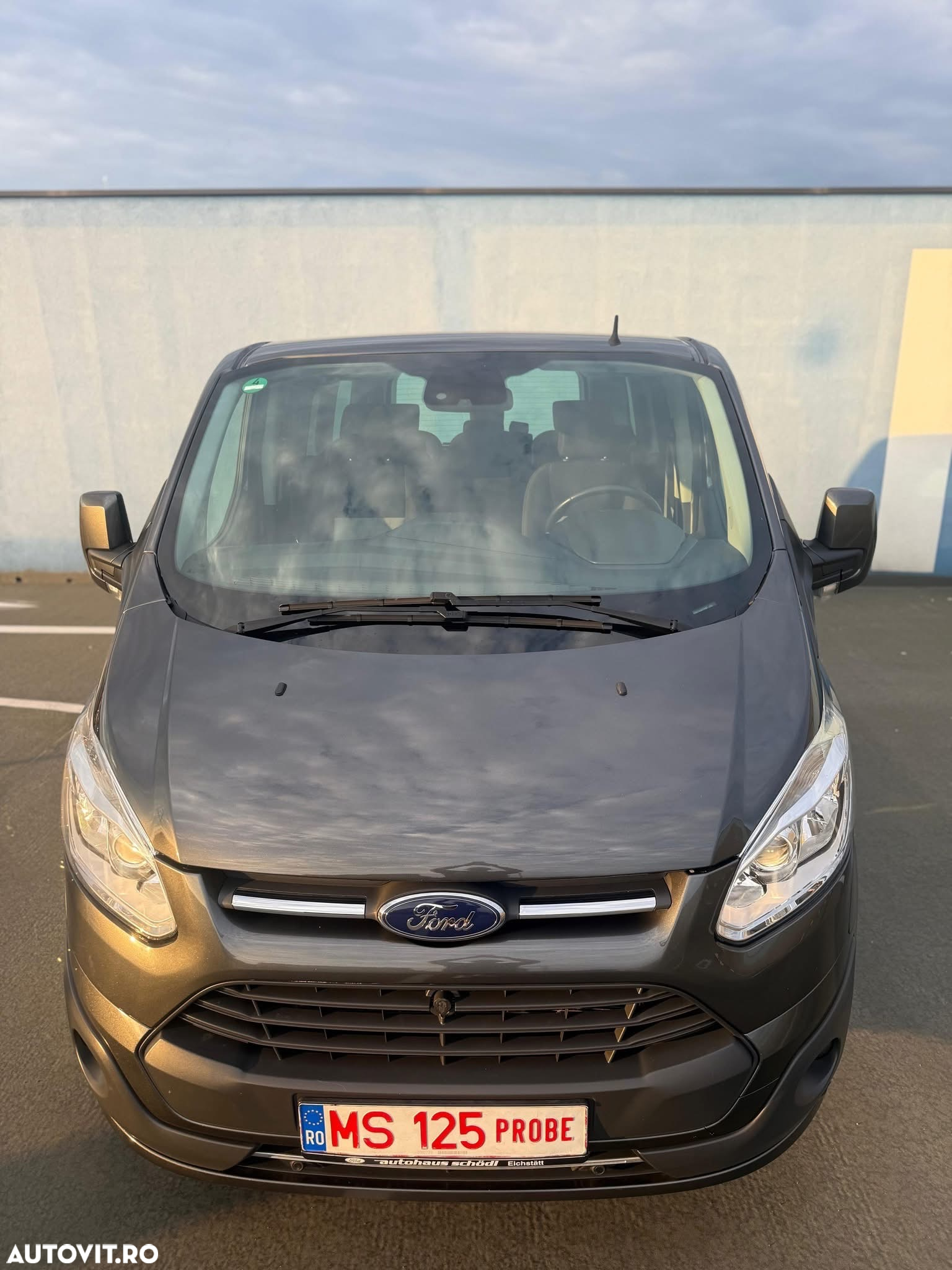 Ford Tourneo Custom Bus 320 2.0 EcoBlue 130 CP L1H1 Titanium - 4