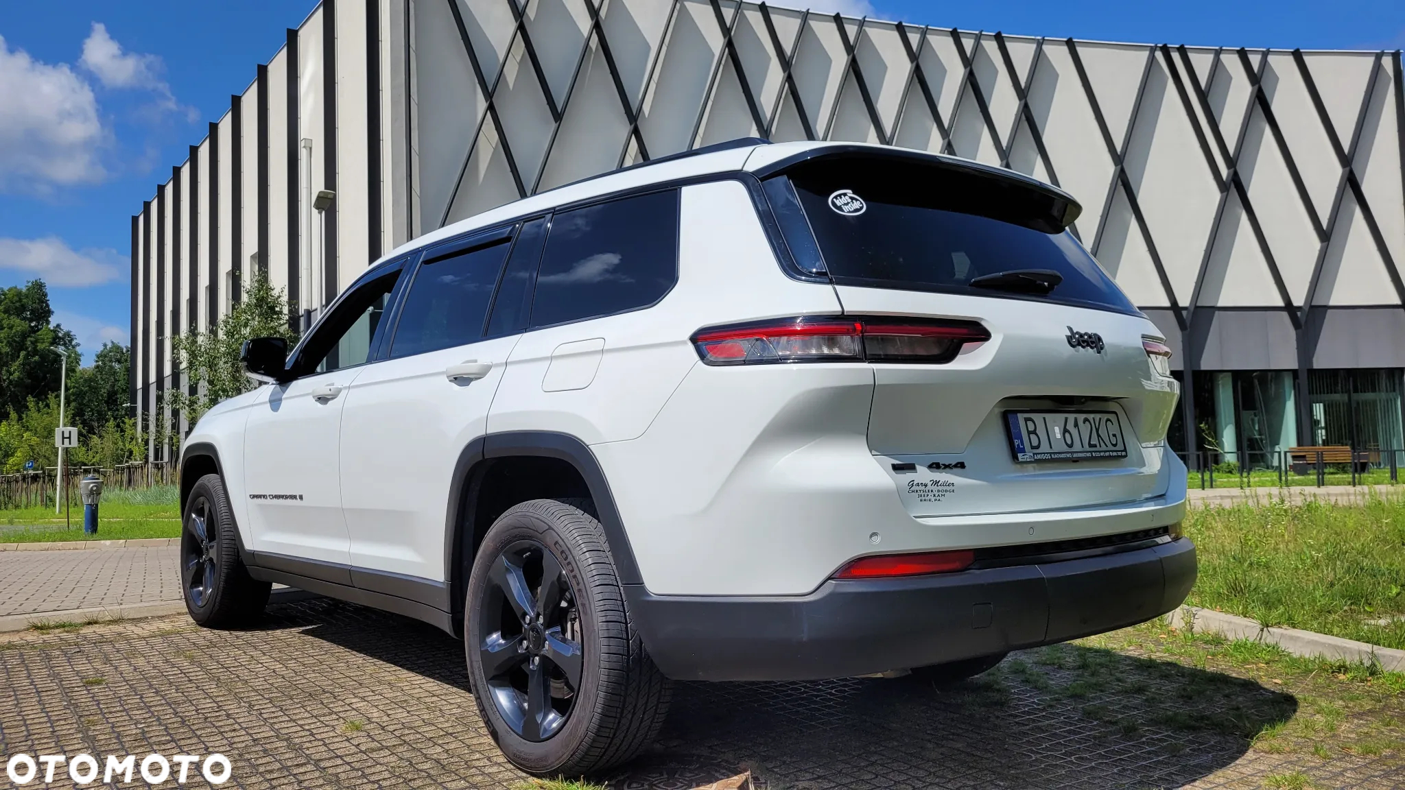 Jeep Grand Cherokee - 35