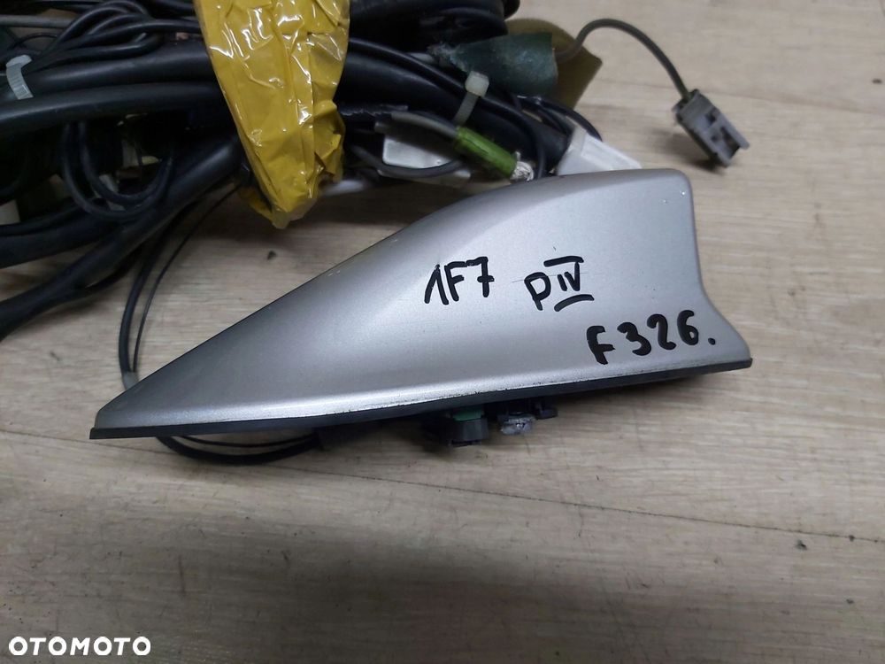 Toyota Prius IV xw50 Antena dachowa płetwa rekin wiązka wzmacniacz - 2