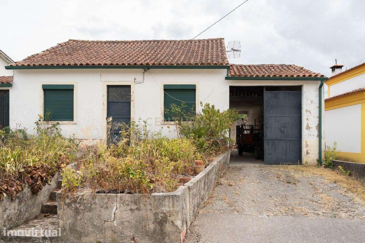 Oportunidade em Lousã: Casa para Recuperar com 3 Quartos - Grande imagem: 2/52