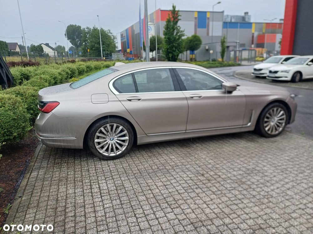 BMW Seria 7 750i xDrive - 25