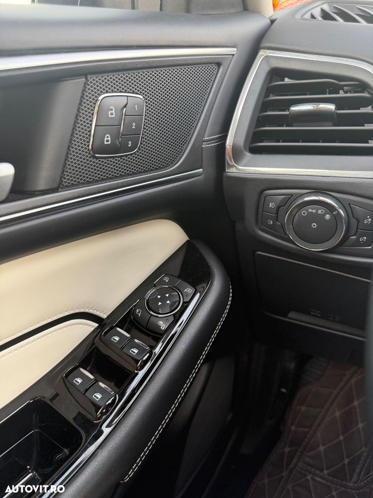 Ford S-Max - 11