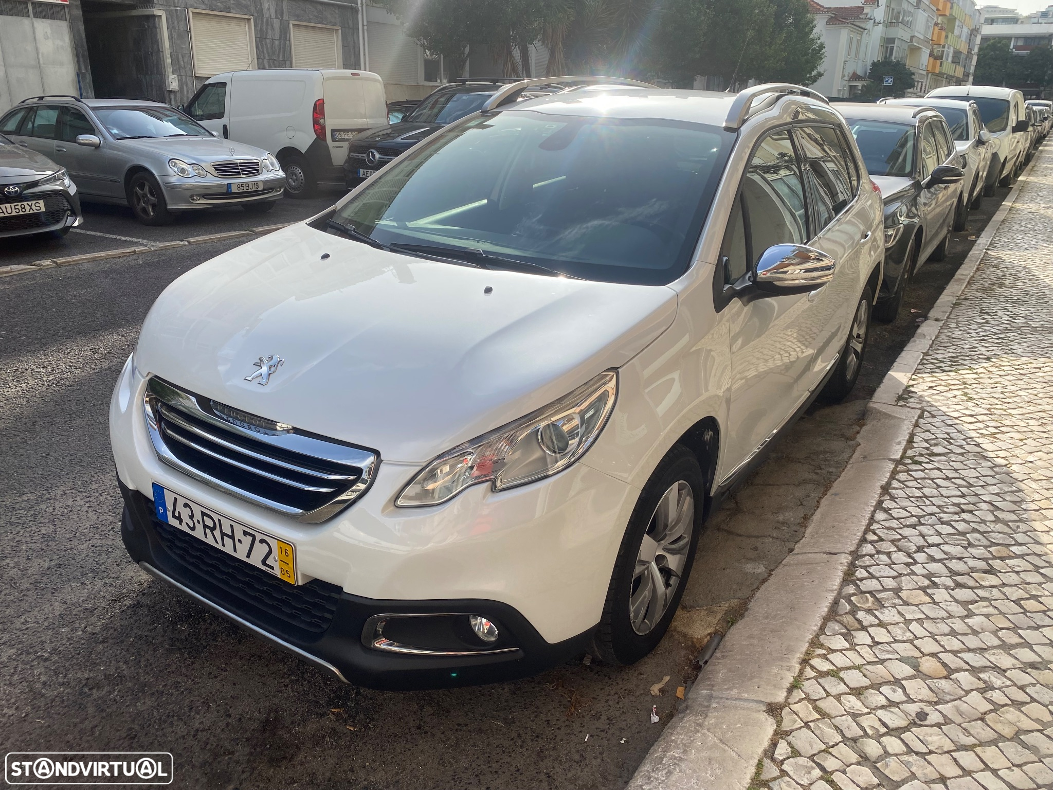 Peugeot 2008 1.2 PureTech Allure - 19