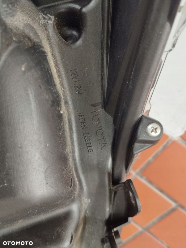 Lampa lewa Toyota Prius IV 4 XW50 2015-2019 - 10