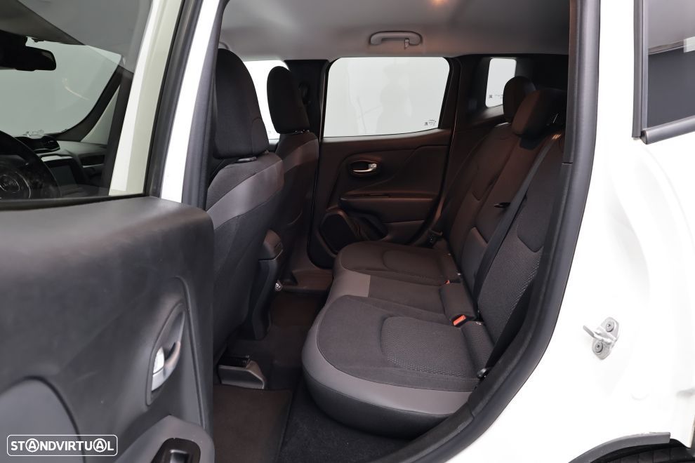 Jeep Renegade 1.3 T Night Eagle DCT - 24