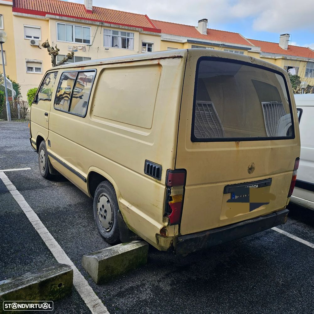 Toyota HiAce - 7